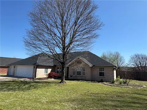 2235 Pickwick Ter, Siloam Springs, AR 72761