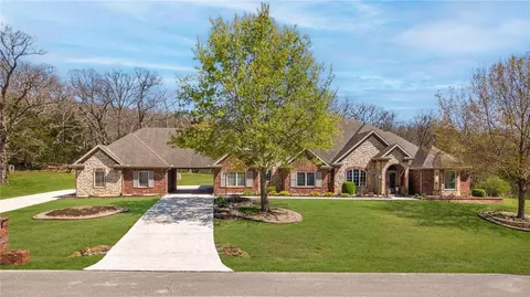 730 Winding Spring Dr, Fayetteville, AR 72703