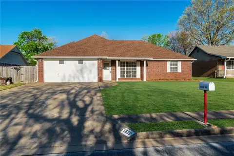 1806 Sarah Ln, Springdale, AR 72762
