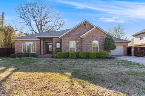 1427 Old Wire Rd, Fayetteville, AR 72703