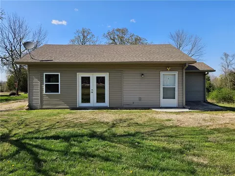 9 Stormy Ln, Mountain Home, AR 72653