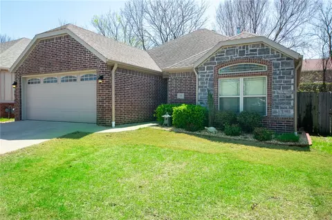 189 E Madrid St, Fayetteville, AR 72703