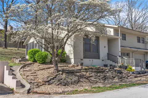 28 Estes Dr, Bella Vista, AR 72715