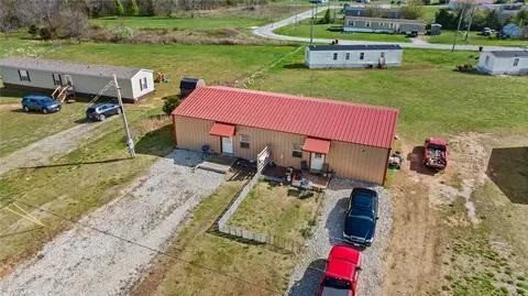 77437745 Blockade Vlg, Seligman, MO 65745