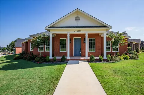 1770 N Neighborly Way, Fayetteville, AR 72704