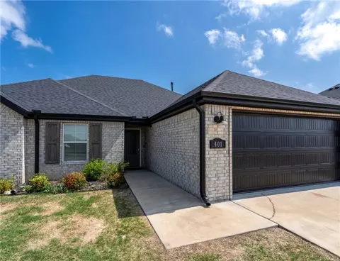 401 Canada Dr, Farmington, AR 72730