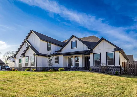 1620 Bristol Ln, Centerton, AR 72719