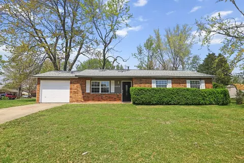 3003 Hemlock St, Rogers, AR 72756