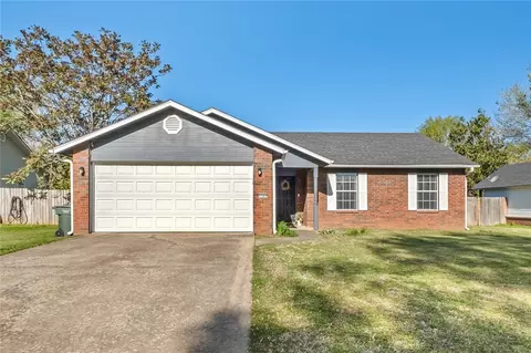 1347 Fieldstone Ave, Fayetteville, AR 72704