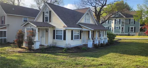 111 W Tahlequah St, Siloam Springs, AR 72761