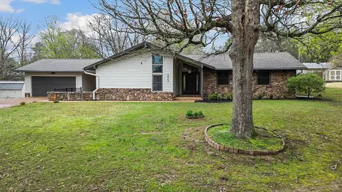 8667 Range Rd, Rogers, AR 72756
