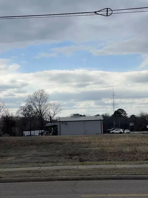 2 E Parkway Dr, Russellville, AR 72801