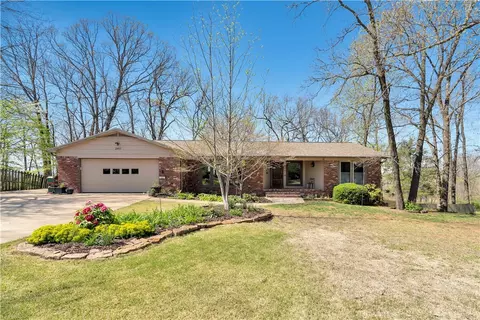 2957 N Strawberry Dr, Fayetteville, AR 72703