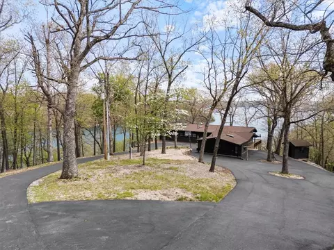 826 Cobblestone Ln, Eureka Springs, AR 72631