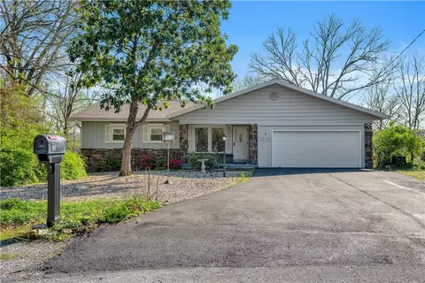 3 Tegi Cir, Bella Vista, AR 72714