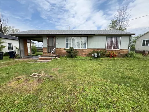 1209 Cypress St, Rogers, AR 72756