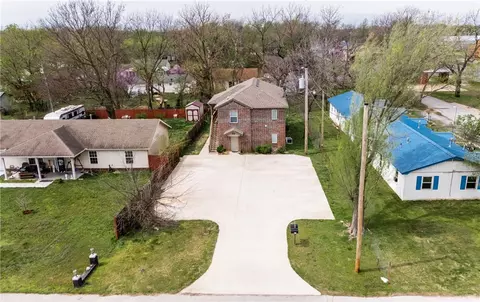 109 SW 2nd Ave, Gravette, AR 72736