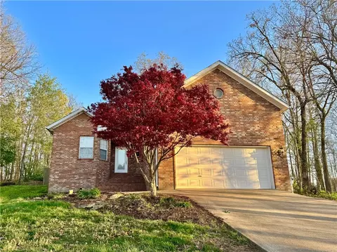 33 Chatburn Dr, Bella Vista, AR 72715