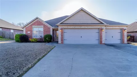 5711 S 66th St, Rogers, AR 72758