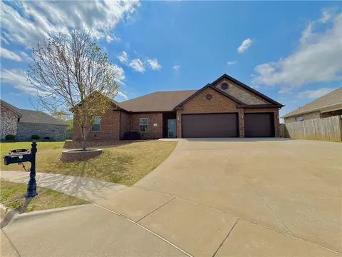 204 W Churchill Ct, Rogers, AR 72756