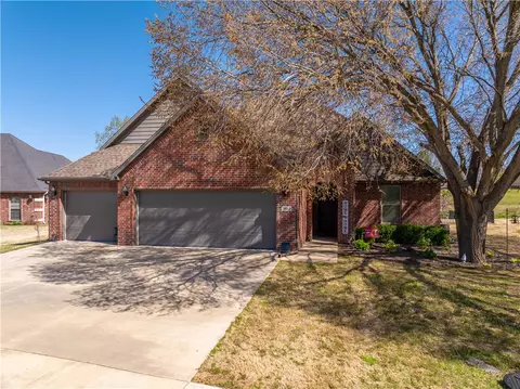 3812 E Spyglass Hill Dr, Fayetteville, AR 72701