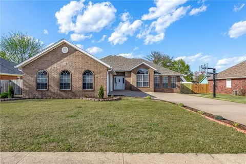 2707 SE 6th St, Bentonville, AR 72712