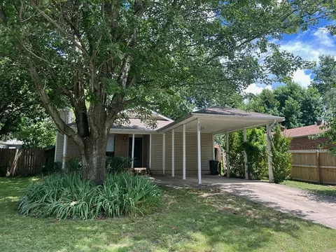 2722 N Barcelona Ave, Fayetteville, AR 72703