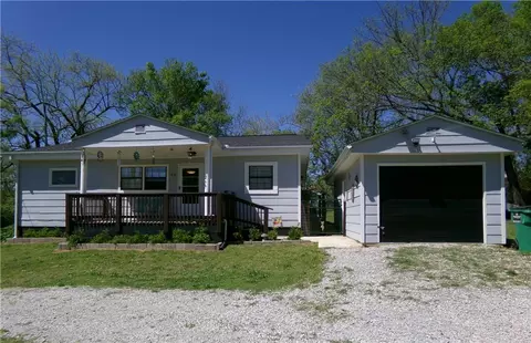 816 N Wickersham St, Yellville, AR 72687