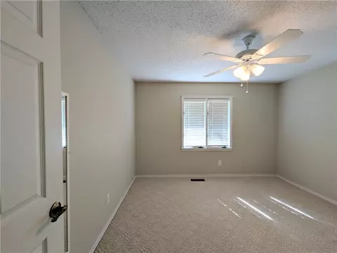 Bedroom - 105 Wren St, Harrison, AR 72601 photo 3 of 7