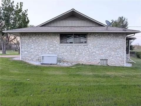 Exterior - 105 Wren St, Harrison, AR 72601 photo 4 of 12
