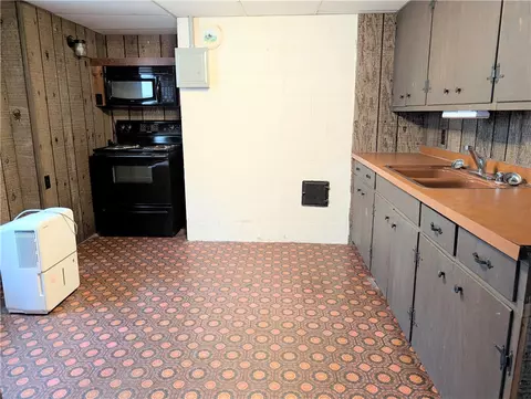 Kitchen - 105 Wren St, Harrison, AR 72601 photo 4 of 4