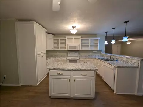 Kitchen - 105 Wren St, Harrison, AR 72601 photo 2 of 4