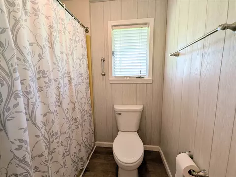 Bath - 105 Wren St, Harrison, AR 72601 photo 2 of 5