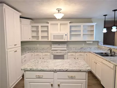 Kitchen - 105 Wren St, Harrison, AR 72601 photo 3 of 4