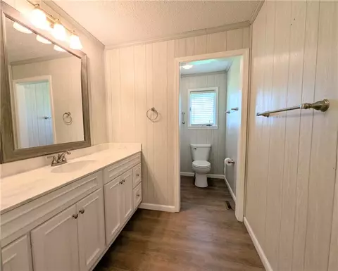 Bath - 105 Wren St, Harrison, AR 72601 photo 1 of 5
