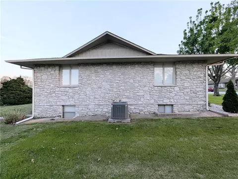 Exterior - 105 Wren St, Harrison, AR 72601 photo 7 of 12