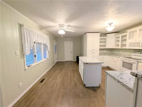 Kitchen - 105 Wren St, Harrison, AR 72601 photo 1 of 4