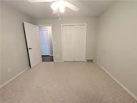 Bedroom - 105 Wren St, Harrison, AR 72601 photo 2 of 7