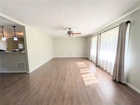 Living - 105 Wren St, Harrison, AR 72601 photo 1 of 2