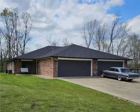 2109 Oakwood Ave, Bentonville, AR 72712