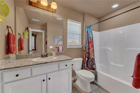 Bath - 4091 Ridgeton St, Springdale, AR 72764 photo 4 of 4
