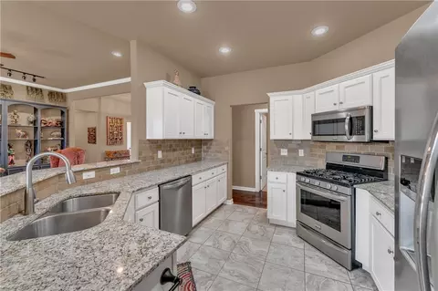Kitchen - 4091 Ridgeton St, Springdale, AR 72764 photo 2 of 2