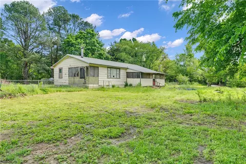 6668 Wedington Dr, Fayetteville, AR 72704