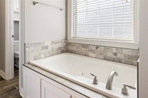 Bath - 348 Penzo Ave, Springdale, AR 72762 photo 2 of 6