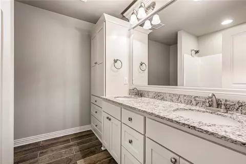 Bath - 348 Penzo Ave, Springdale, AR 72762 photo 5 of 6