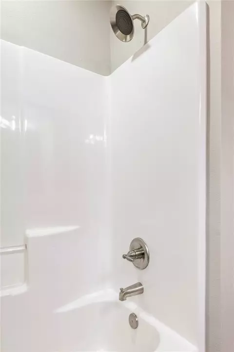 Bath - 348 Penzo Ave, Springdale, AR 72762 photo 6 of 6