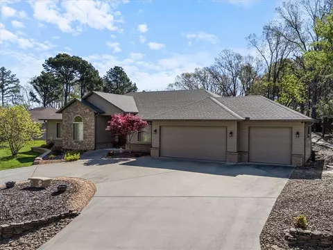 2 Dornoch Ln, Bella Vista, AR 72715