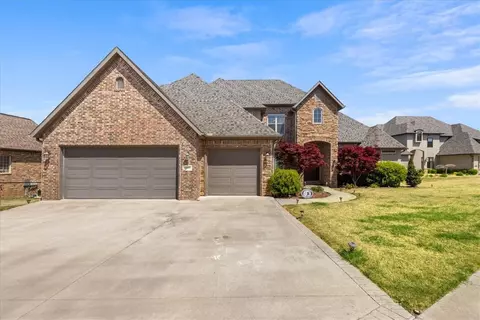 6905 W Balmoral Dr, Rogers, AR 72758