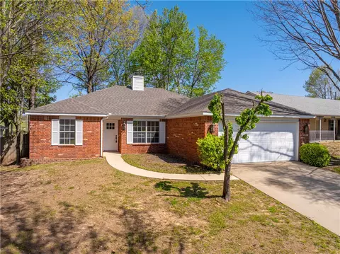 1740 Oxford Pl, Springdale, AR 72764