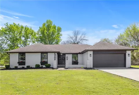 1301 E Rolling Hills Dr, Fayetteville, AR 72703
